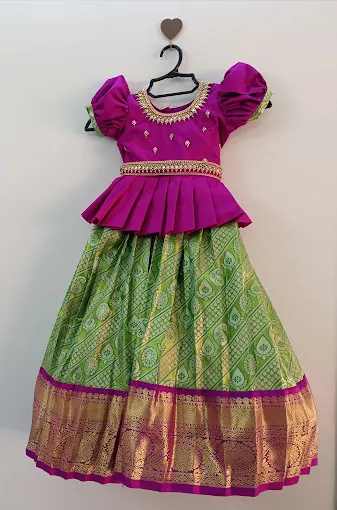 Unique.costumes boutique
